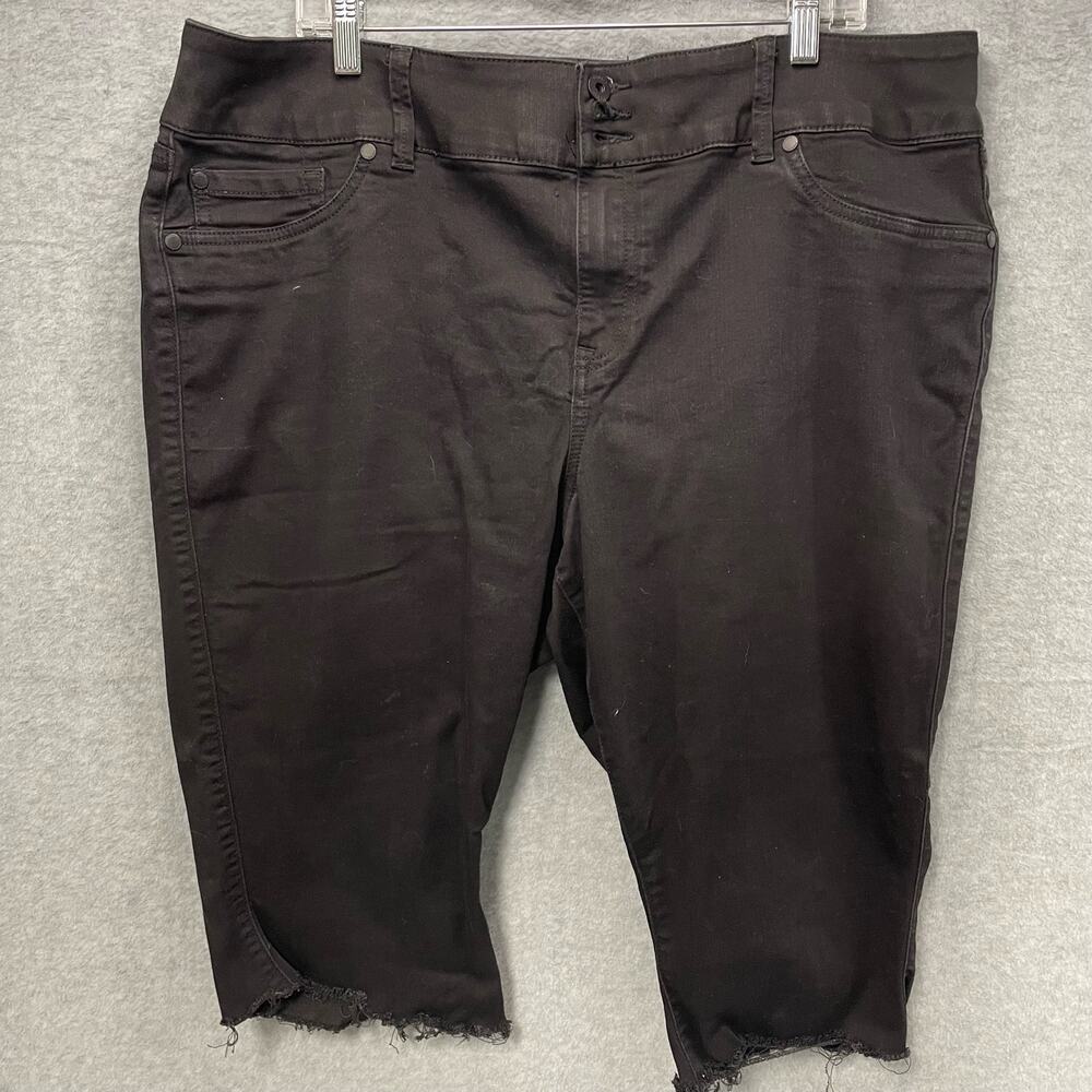 Torrid Black Jegging Bermuda Shorts Size 22